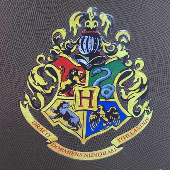 Harry Potter Hogwarts House Crest Passport Cover - Picture 5 of 14